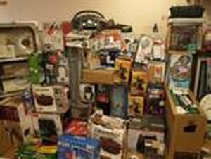 PALLET OF MIXED HOUSE ITEMS(vacuums,coffee makers,heaters, crock pots and more) Customer returns various conditions see pictures