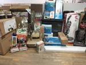 PALLET OF MIXED Housewares and Home Decor items ,( VACUUMS,FIREPLACE, MIRRORS, TV WALL MOUNTS AND MORE Custoomer returns see pictures