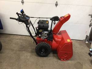Toro Power Max HD 1030 OHAE 30 in. 302 cc Two-Stage Gas Snow Blower with Electric Start, Triggerless Steering & Hand Warmers in good conditions