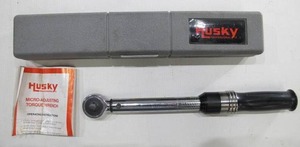 lot 439 image: Husky 39102 Professional Torque Wrench 25250 Inchespounds With Case