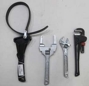 lot 453 image: Lot of 4 Husky Plumbing Pipe Wrenches