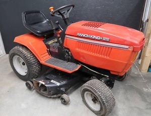 lot 7 image: RIDING LAWN MOWER
