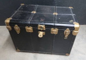 lot 22 image: CHEST