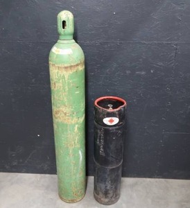 lot 26 image: OXYGEN TANK ACETYLENE TANK