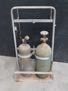 lot 28 image: OXYGEN TANK ACETYLENE TANK