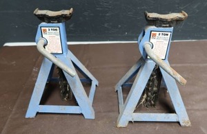 lot 39 image: JACK STANDS