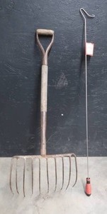 lot 73 image: PITCH FORK  CHICKEN CATCHER