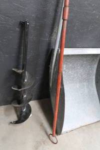 lot 75 image: SNOW TOOLS