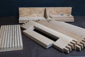 lot 84 image: WOODEN TOOL