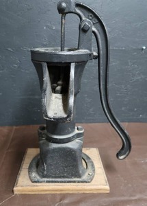 lot 90 image: ANTIQUE DECOR