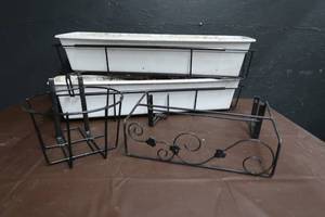 lot 97 image: PLANTERS