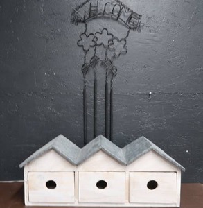 lot 98 image: BIRDHOUSE