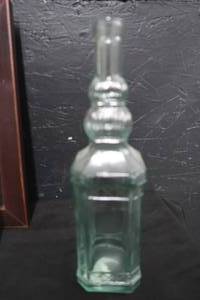 lot 114 image: DECOR