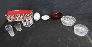 lot 133 image: HOME DECOR