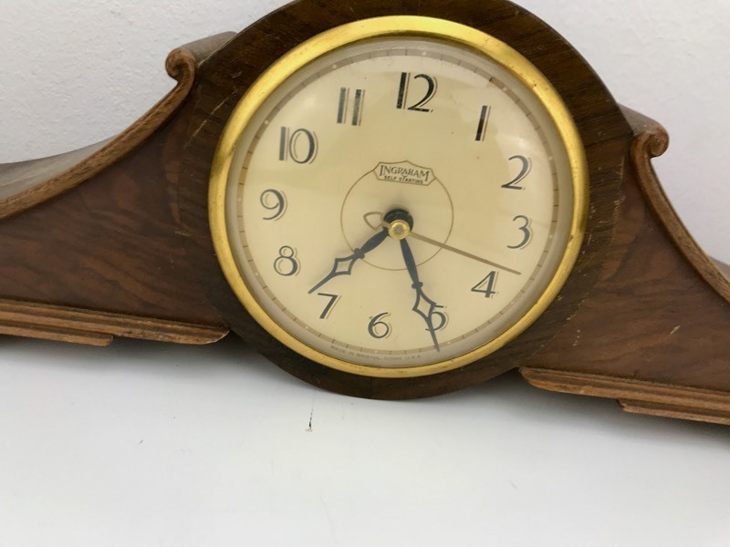 lot 20 image: Vintage - Ingraham Electric Mantle Clock (Needs Repairs)