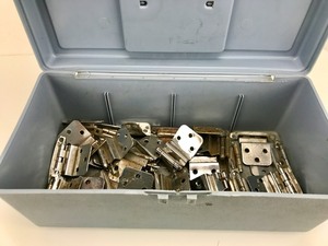 lot 19 image: Box of Hinges