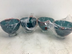 lot 42 image: 4 Green Reusable Plastic Bowls