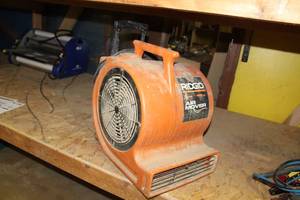 lot 1059 image: Ridgid Air Mover Floor Fan 3-speed AM25500