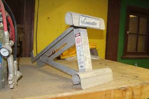 lot 1068 image: Louisville Ladder Stabilizer