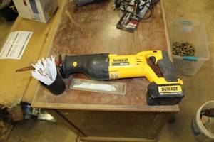 lot 1073 image: DeWalt 20V Cordless Reciprocating Saw  with Blades
