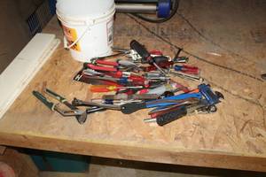 lot 1077 image: Hand Tools (in bucket)  with Wrenches, Screwdrivers, Pliers, Ratchets, Misc. Hand Tools
