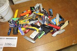lot 1087 image: Hand Tools (in bucket)  with Box Cutters