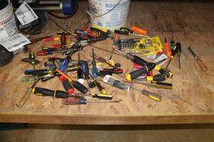 lot 1094 image: Hand Tools (in bucket)  with Screwdrivers, Nutdrivers