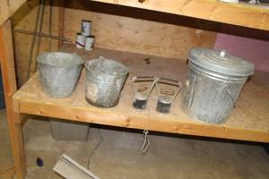 lot 1109 image: Metal Trash Can 16Dx16H, Metal Pail 11Dx9H, Magnets (x2)