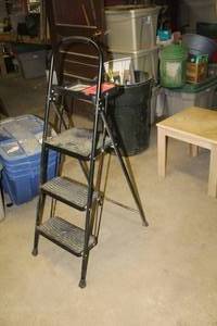 lot 1150 image: Utility Step Ladder 3-step 38H
