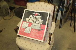 lot 1166 image: Little Giant Electric Heater Base HB125 (in box)