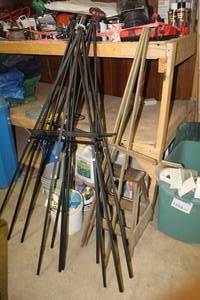 lot 1167 image: Lot of (5) Easels Black (x4), Brown (x1)