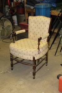 lot 1160 image: Wood Living Room Arm Chair with Pad Cream 23Wx20Dx34-12H