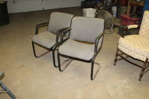 lot 1161 image: Lot of (2) Office Arm Chairs Grey 22Wx24Dx30H