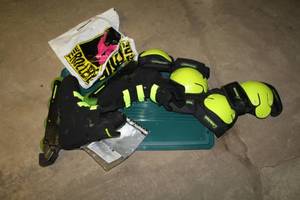 lot 1169 image: Macroblade Roller Blades Size 10 (new)  with Elbow Pads (x2), Knee Pads (x2)