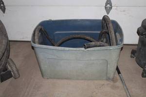 lot 1185 image: Shop Vacuum Hoses (in bin)