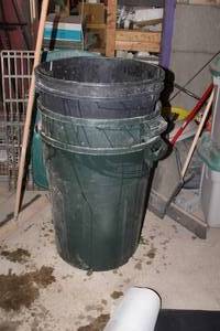 lot 1192 image: Lot of (4) Rubbermaid Roughneck Plastic Refuse Container