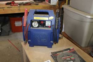 lot 1606 image: Battery Jumpstart Boost Pack