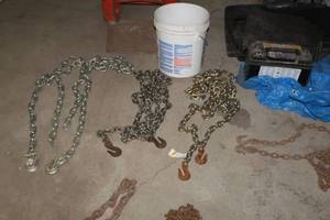 lot 1642 image: Lot of (4) Tow Chain with Hook Ends (in bucket)