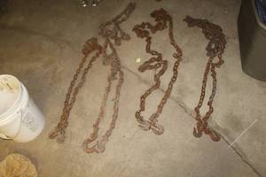 lot 1643 image: Lot of (4) Tow Chain with Hook Ends (in bucket)