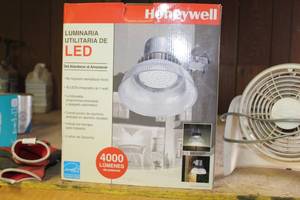 lot 1654 image: Honeywell LED Utility Light (new in box)