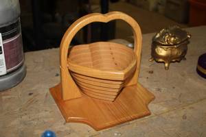 lot 1674 image: Wood Heart Shape Collapsible Bowl