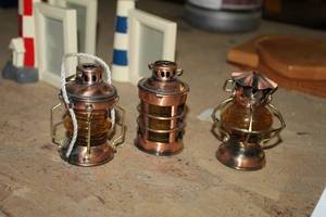 lot 1672 image: Lot of (3) Lanterns  3-12H