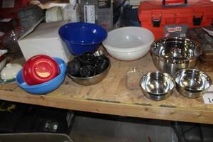 lot 1661 image: Lot of (Approximately 8) Kitchenware  with Stainless Steel Bowls, Glass Bowls