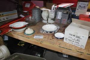 lot 1660 image: Lot of (Approximately 8) Kitchenware  with Glass Bowls, 4th of July Glass Bowls (new)