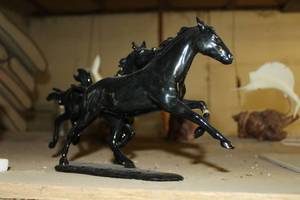 lot 1710 image: Running Mares Horse Table Statue 13Lx4Wx7H