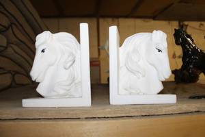 lot 1711 image: Lot of (2) Horse Head Bookends White  4-34Lx3Wx6H