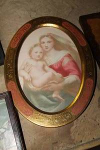lot 1715 image: Woman with Child Oval Framed Wall Dcor 8Wx11H