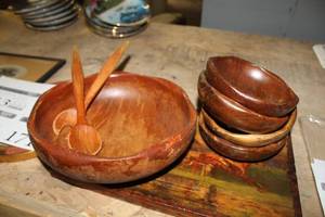 lot 1723 image: Wood Salad Bowl Serving Set 7-piece  with Serving Bowl 10, Salad Bowl 6 (x4), Salad Fork and Spoon