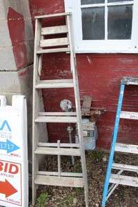 lot 1768 image: Wood Step Ladder 6H