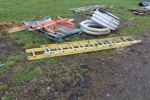 lot 1012 image: Extension Ladder 22L